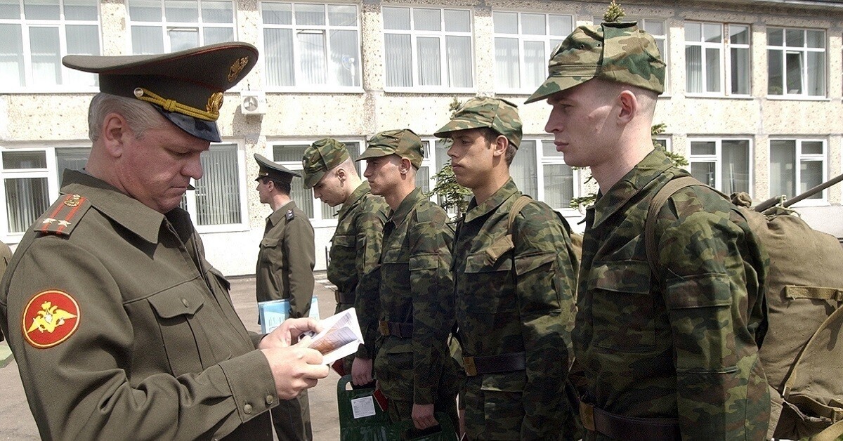 Забирают военных. Военный. Форма военного комиссариата. Российские военные. Нынешняя Военная форма.