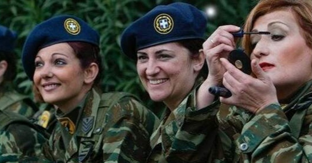 Армейские девочки. Женщины военные. Женщины в армии. Женщины в военной форме. Современные женщины военные.