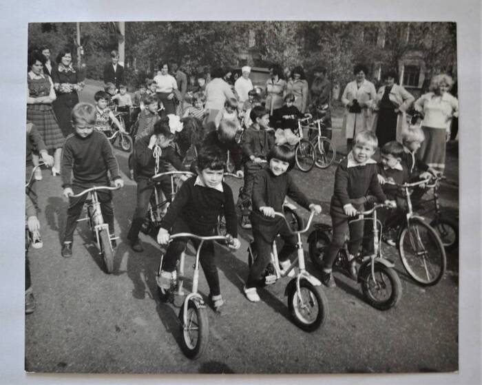 X-th anniversary cycling race for the prize of Orlov and Kulibin 10/14/1980 - Old photo, Black and white photo, the USSR, История России, A bike, 1980, History of the USSR
