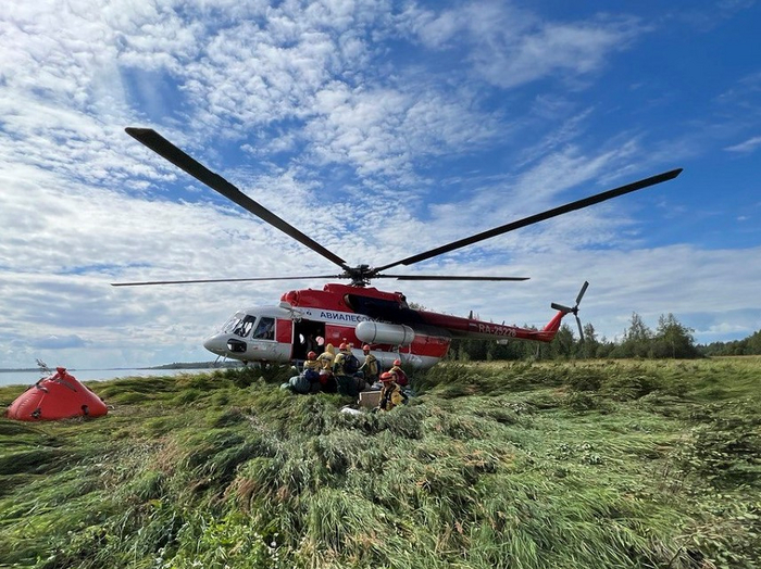 Для нового лесопожарного центра дали 2 новых вертолёта. Теперь у них все 6 шт. как планировали Новости, Россия, Sdelanounas ru, Производство, Вертолет, Ми-8, Пожарные, Лес, Длиннопост