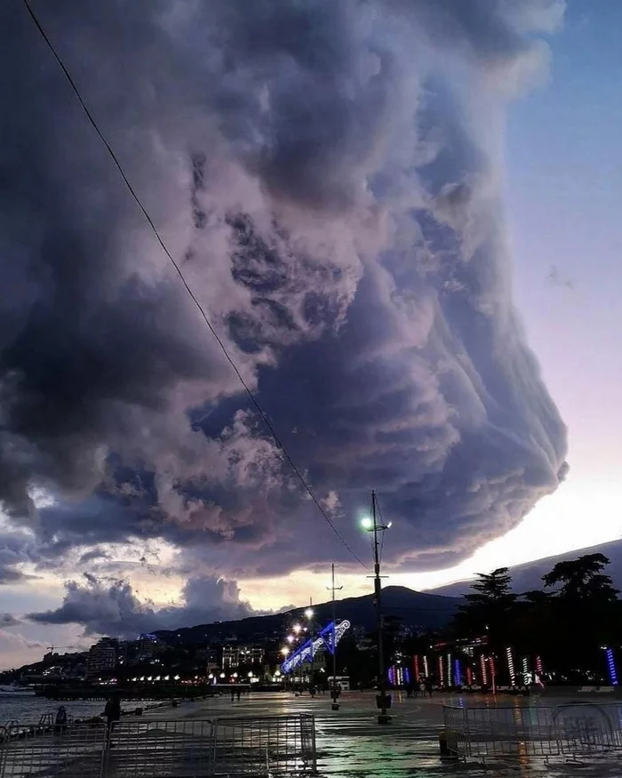 Lenticular clouds over Yalta - Yalta, Crimea, Nature, The photo, beauty, Lenticular clouds