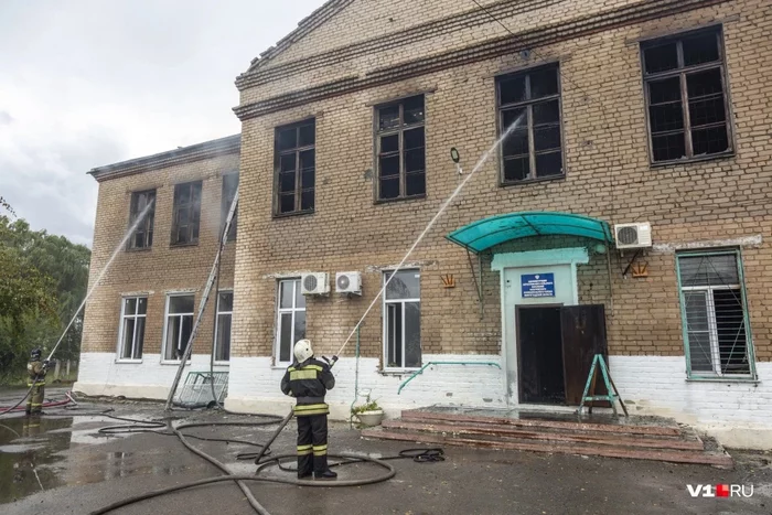 Response to the post “In Nizhnevartovsk, someone threw several Molotov cocktails at the military enlistment office on Mira Street” - Negative, news, Military enlistment office, Fire, Video, Arson, Reply to post, Longpost