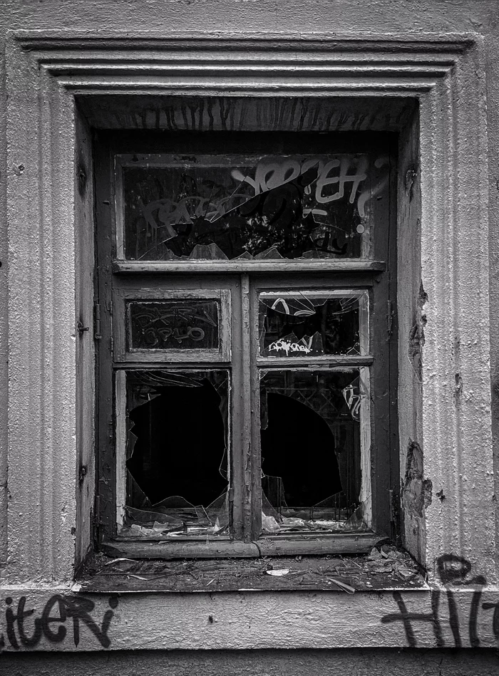 Untitled - My, Mobile photography, Lightroom, Black and white photo, Abandoned house, Window