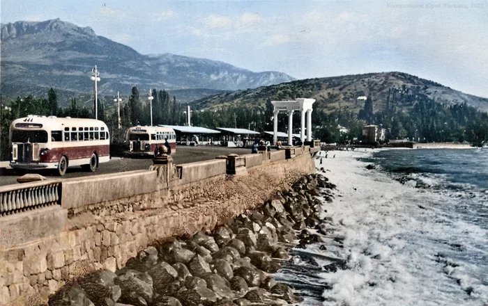 Embankment of Alushta. - My, The photo, Crimea, the USSR, Story, Alushta, 50th, Old photo, Black Sea, Embankment, Bus, The mountains