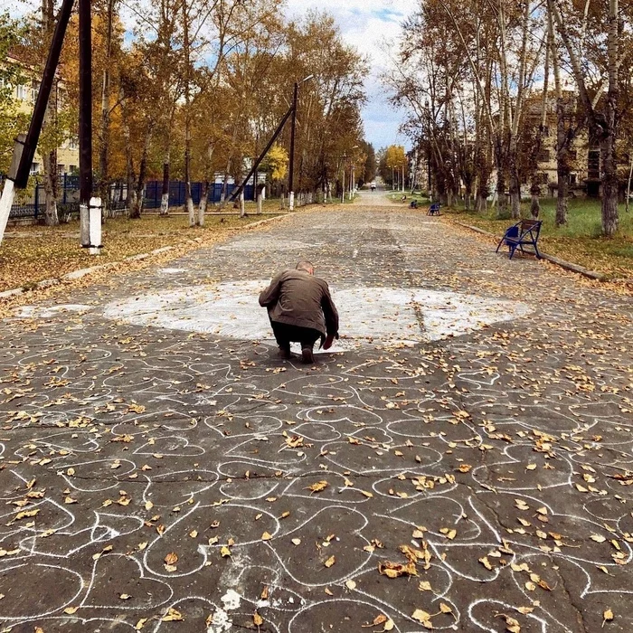 В Братске целую улицу разрисовали сердечками в память о погибшем уличном художнике - Кросспостинг, Pikabu publish bot, Длиннопост, Арт, Художник, Стрит-Арт, Братск, Фестиваль, Рисунок на асфальте