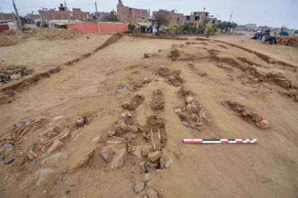 Gruesome burial of 76 children found in Peru - Children, Burial, Peru, South America, Archeology, Horror, Archaeological excavations, Archaeologists, Sacrifice, Chimu culture, Skeleton, Video, Youtube, Longpost