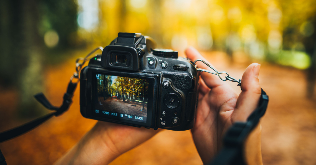 Умею фотографировать. Фотоаппарат. Фотограф с фотоаппаратом. Снимки на зеркальный фотоаппарат. Цифровая фотография.