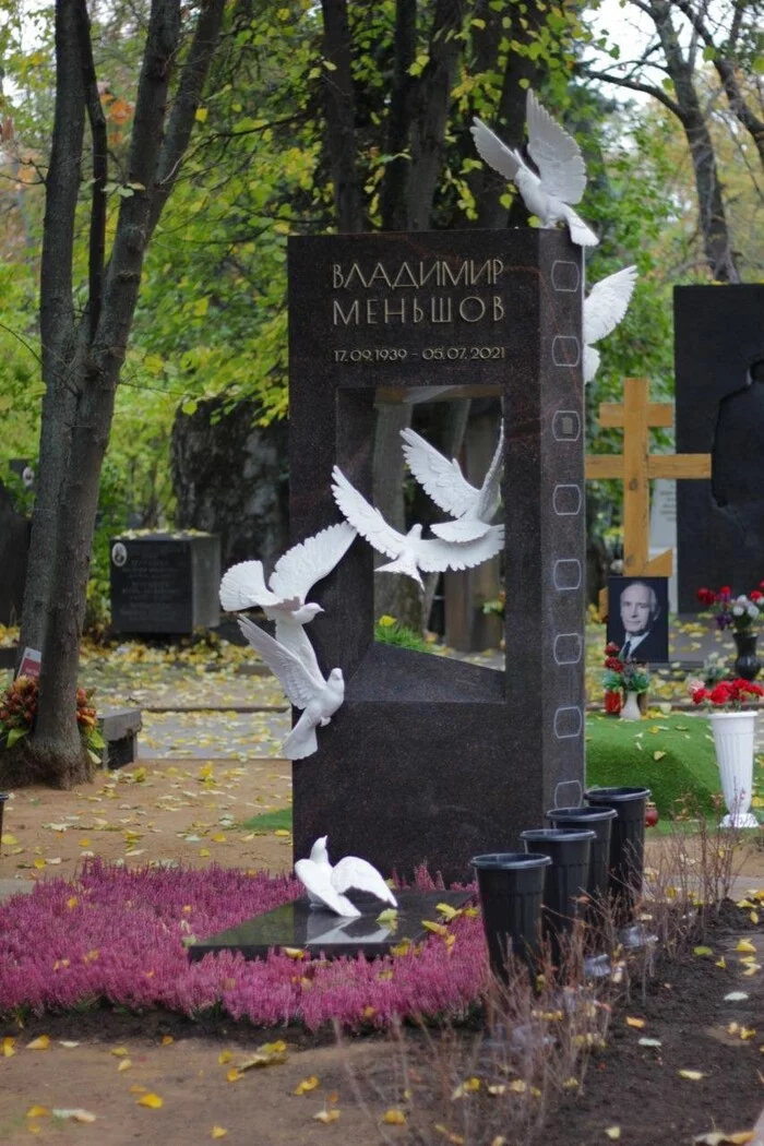 Monument to Vladimir Menshov unveiled - the USSR, Soviet cinema, Vladimir Menshov, Julia Menshova, Monument, Longpost