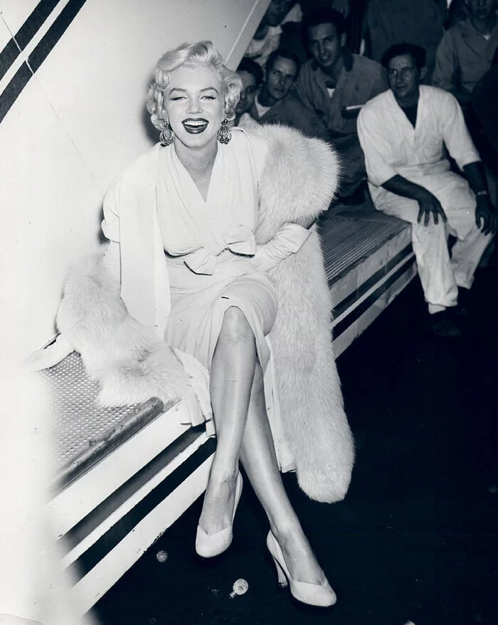 Marilyn Monroe photographed by Sam Shaw (V) Series Magnificent Marilyn 1109 part - Cycle, Gorgeous, Marilyn Monroe, Actors and actresses, Blonde, Girls, 1954, Black and white photo, Old photo, New York, Seven Years of Desire, Longpost