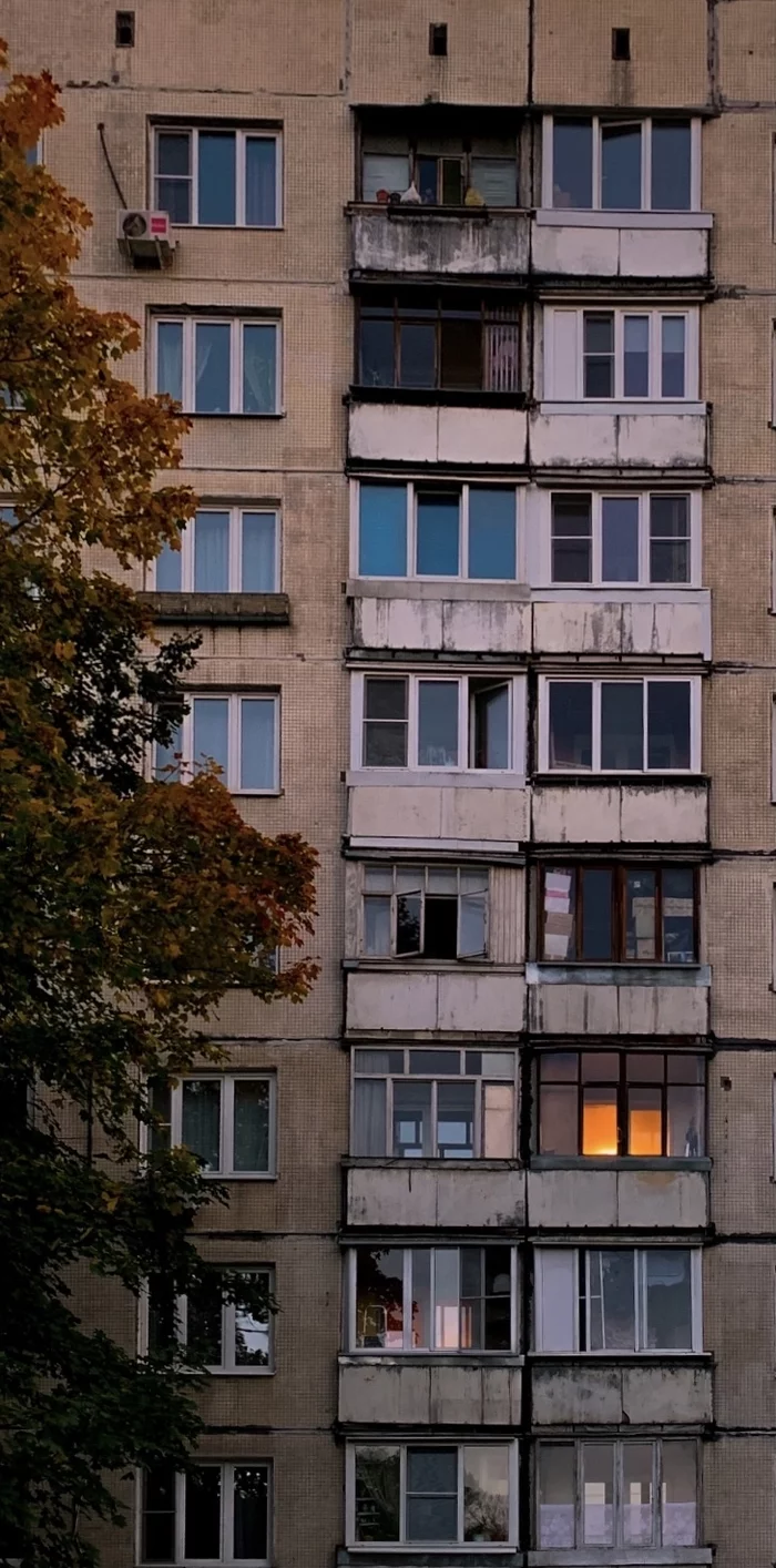 autumn city - My, Autumn, Moscow, Street photography, Panel house, The photo