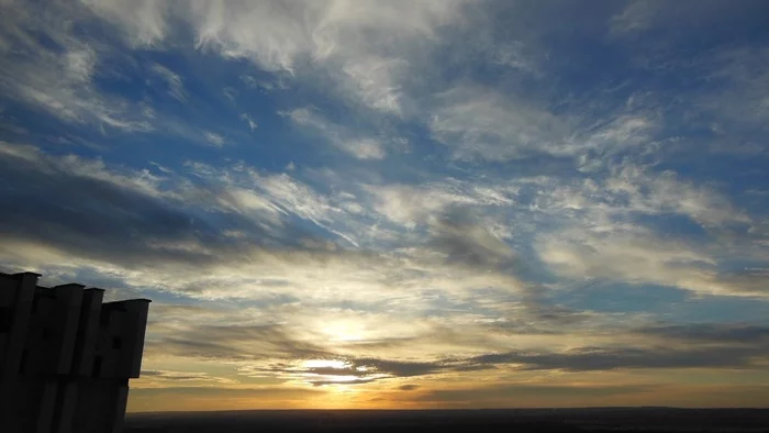 Ufa sunset tonight and halo in the evening 04 10 2022 - My, The sun, Sunset, beauty, Sky, Clouds, Bashkortostan, Evening, Blog, Bloggers, The photo, Hobby, Weather phenomenon, Halo