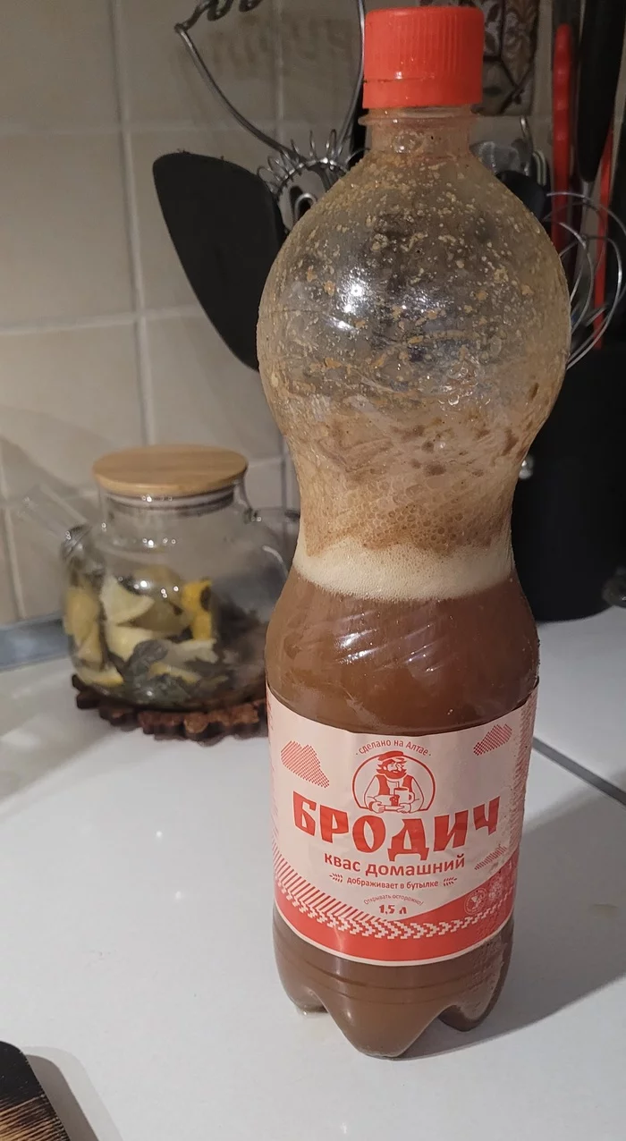 Let's sum it up. It's hard for me to admit, but I have never opened this kvass without loss - My, Kvass, It's the same every time, Fermentation, A loss