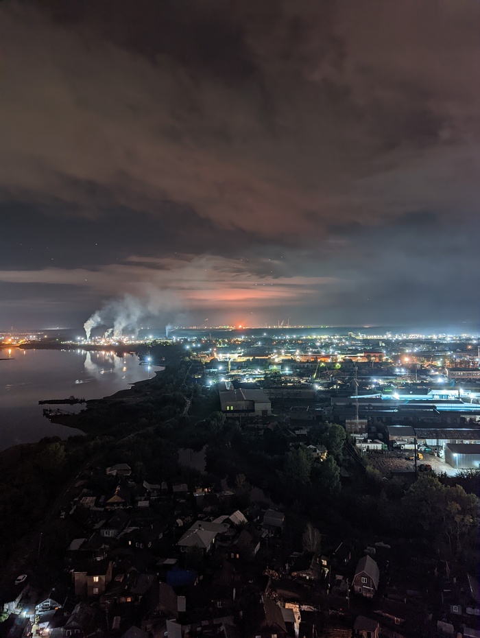 А из нашего окна башня мордора видна