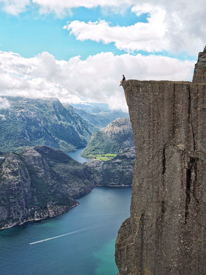 Only in an unconscious state or dead could I be photographed on the edge of this picturesque cliff - The mountains, The rocks, Norway, Fjords, Picturesque, Longpost, Height
