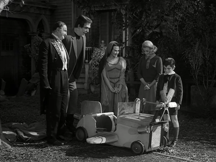 Десять вещей, которые Вы не знали про сериал The Munsters 1960-х годов - Моё, Классика, Культура, Ужасы, История, Черная комедия, Советую посмотреть, Семейка Аддамс, Семейка монстров, Видео, YouTube, Длиннопост