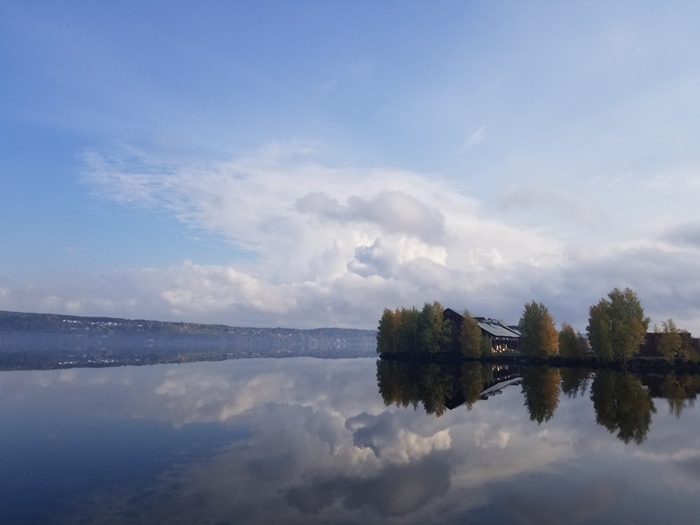 Зеркальное отражение фотографии