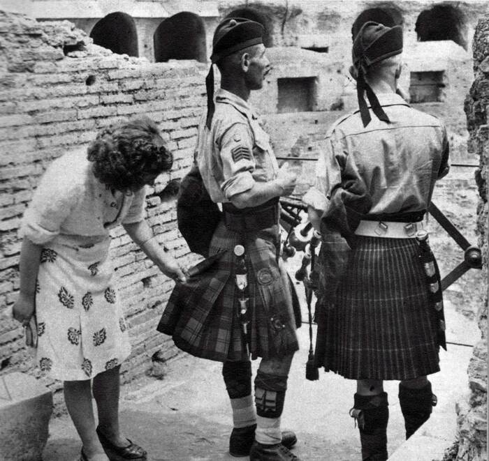 - Where did you get it? - Women, Kilt, Black and white photo, Scotland