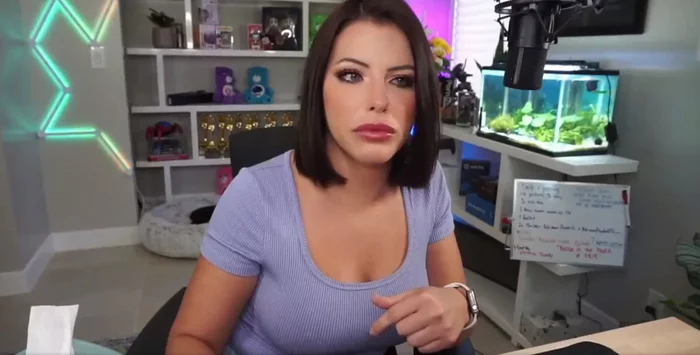 Pornstar and streamer Adriana Chechik broke her back at TwitchCon after jumping into a soft pool - Negative, Porn Actors and Porn Actresses, Not porn, Injury, Longpost, Girls