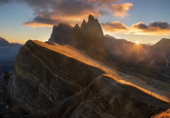 Sunrise on Mount Seceda - My, Italy, Dolomites, The mountains, Nature, The rocks, Sunrises and sunsets, The photo, Seceda