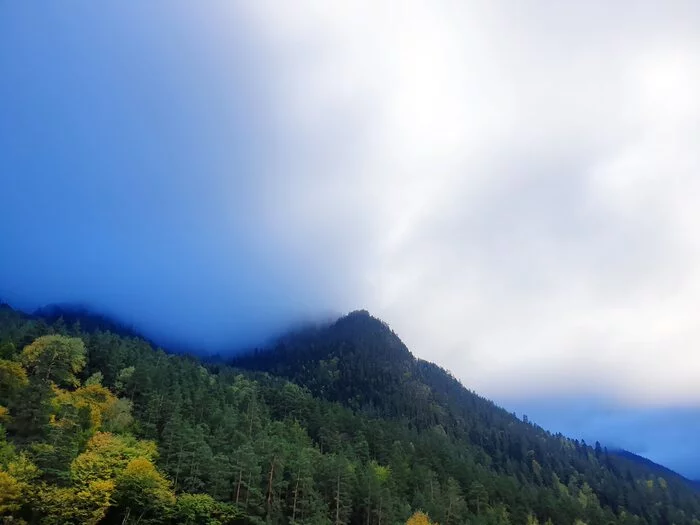 Morning in the mountains - My, Caucasus, The mountains, Autumn, Luck, Mobile photography, Fog, dawn, Teberda, Kara-Kel, Lake, Longpost