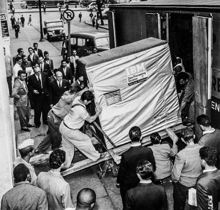 Loading a 5 megabyte hard drive, 1956 - Ibm, Retro, Computer, The photo, Repeat, Black and white photo