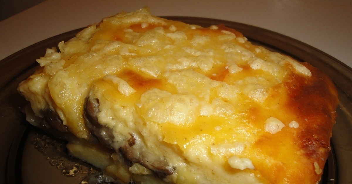 Рецепт запеканки картошки с грибами. Картофельная грибная запеканка. Запеканка с грибами и картофелем. Запеканка из грибов и картофеля. Картофельная запеканка с грибами и сыром.