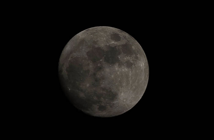 Луна 9 октября в фазе 0,98)))