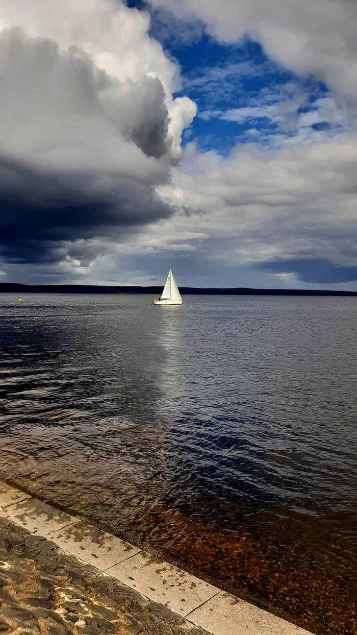 Sail away for the weekend - My, Weather, City walk, Sail, Petrozavodsk, White, Embankment, Карелия, The photo