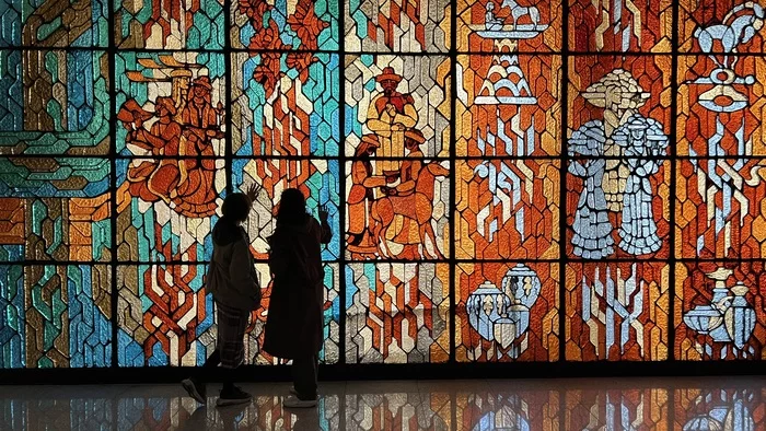 Stained glass window by Vladimir Tverdokhlebov at the National Academy of Sciences of the Republic of Kazakhstan (Almaty) - My, Museum, Almaty, Kazakhstan, Stained glass, Mosaic, Video, Longpost