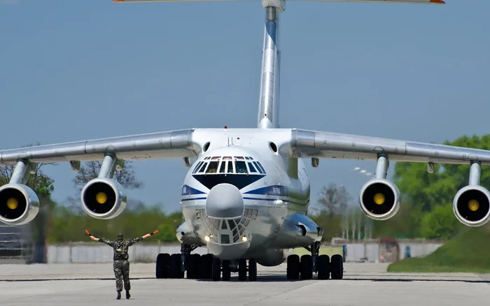 How many wings does the Il-76 aircraft have? - Airplane, Shipping, Aviation, Spetssvyaz, IL-76, Longpost