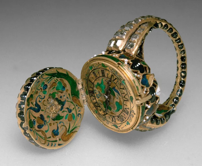 The craftsmanship is amazing - Clock, Ring, Jewelry, Vein, Museum