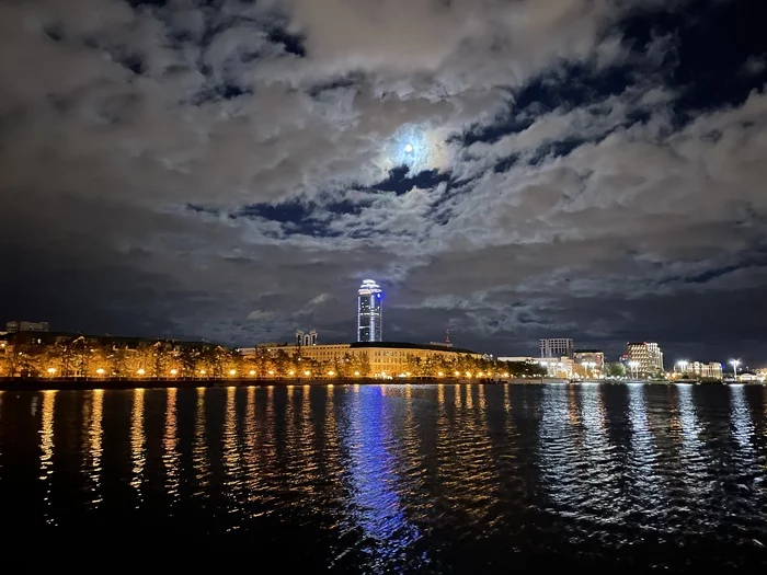 The same photo from the phone memory - My, The photo, Mobile photography, moon, Skyscraper, Sky, Evening, Without processing, Yekaterinburg