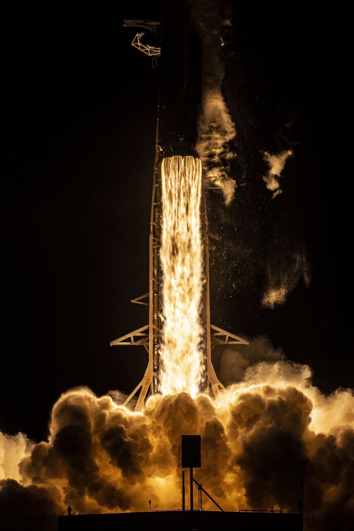 Falcon 9     Eutelsat HOTBIRD 13F , , , ,  , , , , , Falcon 9, SpaceX, 