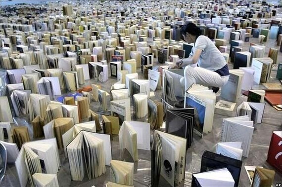 Thousands of books are drying after being doused with water during firefighting at the University of Geneva - Crossposting, Pikabu publish bot, Switzerland, Geneva, Fire, Consequences, Books, Drying