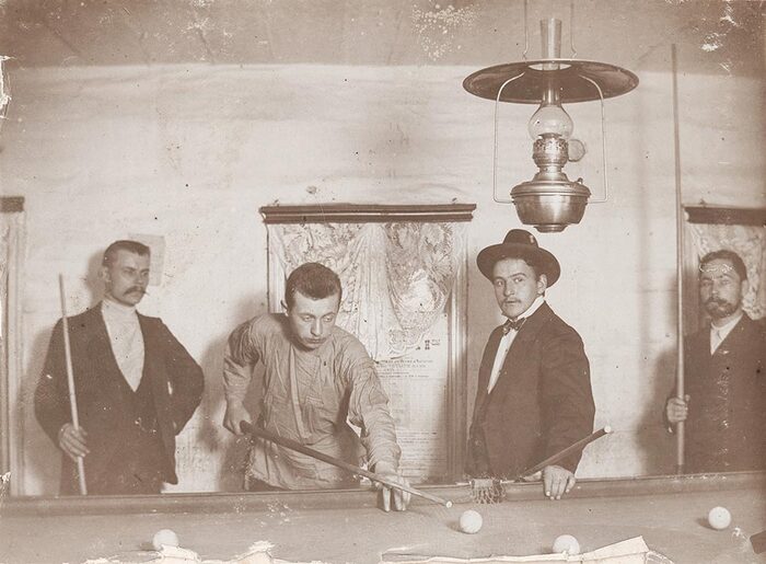 Игра в бильярд