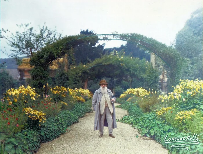 Claude Monet in his garden at Giverny, France, 1899 - The photo, Claude Monet, Artist, Story, Colorization, France