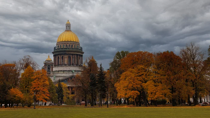 Trite, but very beautiful. St. Isaac's Cathedral in autumn - My, Saint Petersburg, Saint Isaac's Cathedral, Architecture, Desktop wallpaper, The photo