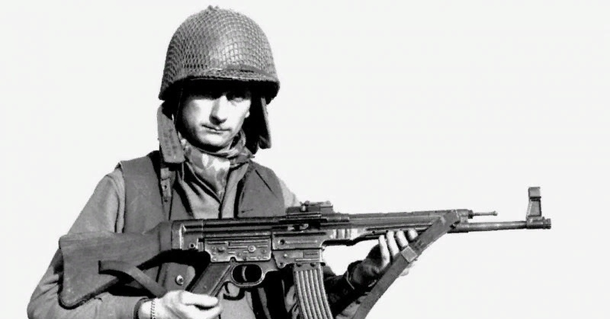 Автоматом американец. Автомат вермахта STG 44. Немецкий солдат с СТГ 44. МП 40 И СТГ 44. Трофейные СТГ 44.