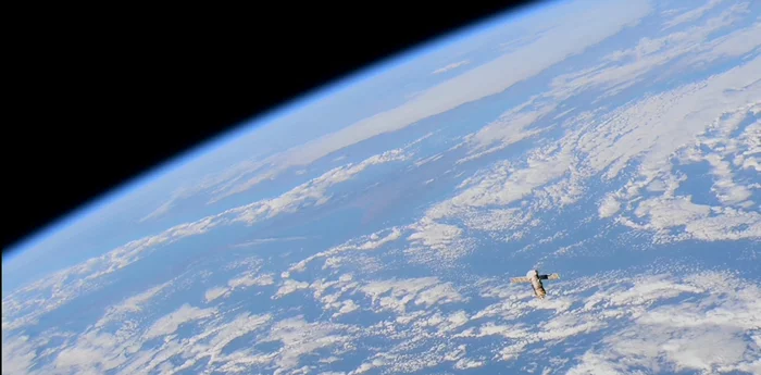 The space truck left the ISS and flies over Sakhalin - ISS, View from the ISS, Space, Sakhalin, Roscosmos, Planet, Video