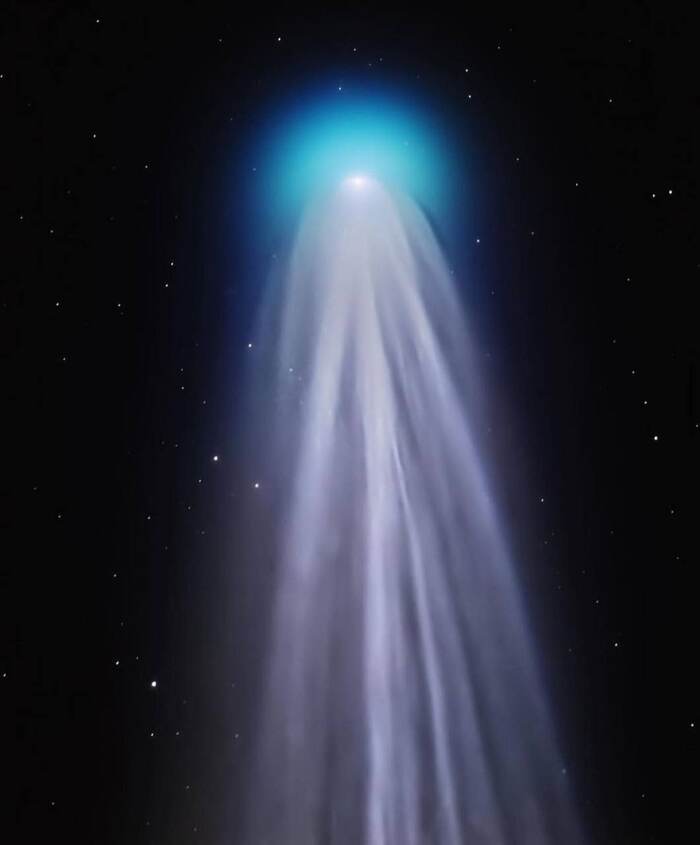 The Beauty of Leonard's Comet - Space, Planet, Universe, Astronomy, Milky Way, Astrophoto, Comet
