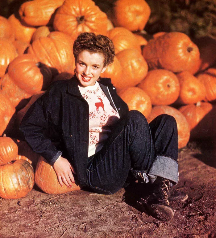 Marilyn Monroe photographed by Andre de Gyeneche (VI) Cycle Magnificent Marilyn 1130 part - Cycle, Gorgeous, Marilyn Monroe, Actors and actresses, Girls, 1945, Norma Jeane, Pumpkin