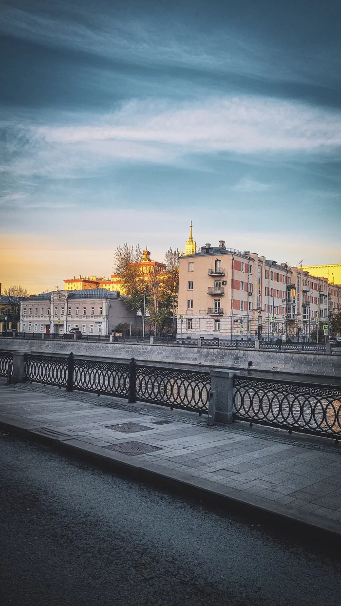 Перекур - Моё, Набережная, Река, Москва, Мобильная фотография, Пейзаж, Длиннопост