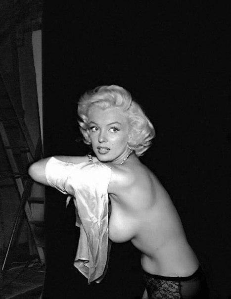 don't peek! - NSFW, Girls, Erotic, Boobs, Marilyn Monroe