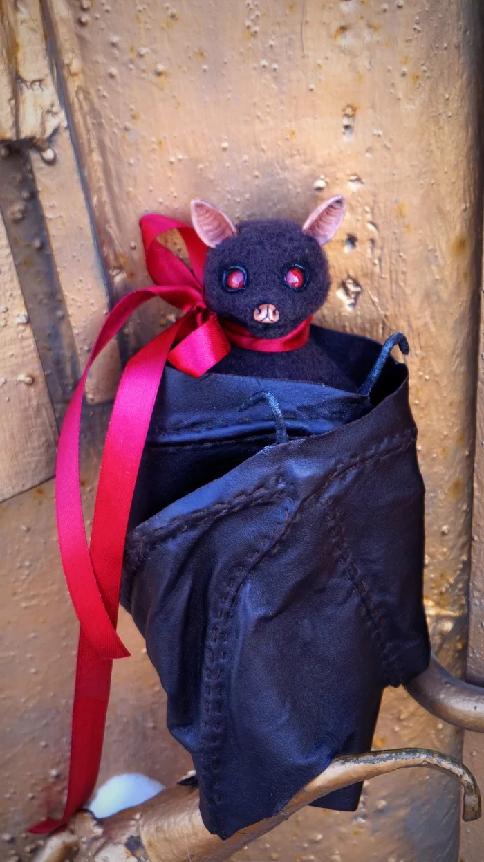 Toy fruit bat or flying fox boy - My, Needlework without process, Handmade, Hobby, Bats, Milota, Author's toy, Interior toy, Toys for adults, Pissing boy, Wool, Vampires, Mouse, Friday tag is mine, Лепка, Mixed media, Halloween, Fairy tale for adults, Soft toy, Longpost