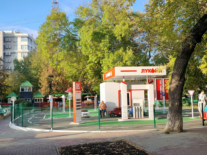 На одной из заправок Лукойла в Челябинске обнаружены цены на топливо из 2012 Цены, Бензин, Дешево, Челябинск