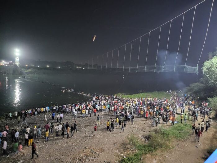 Pedestrian bridge collapses in Morvi, India - India, Bridge, Collapse, The dead, Video, Longpost, news, Soundless, Negative