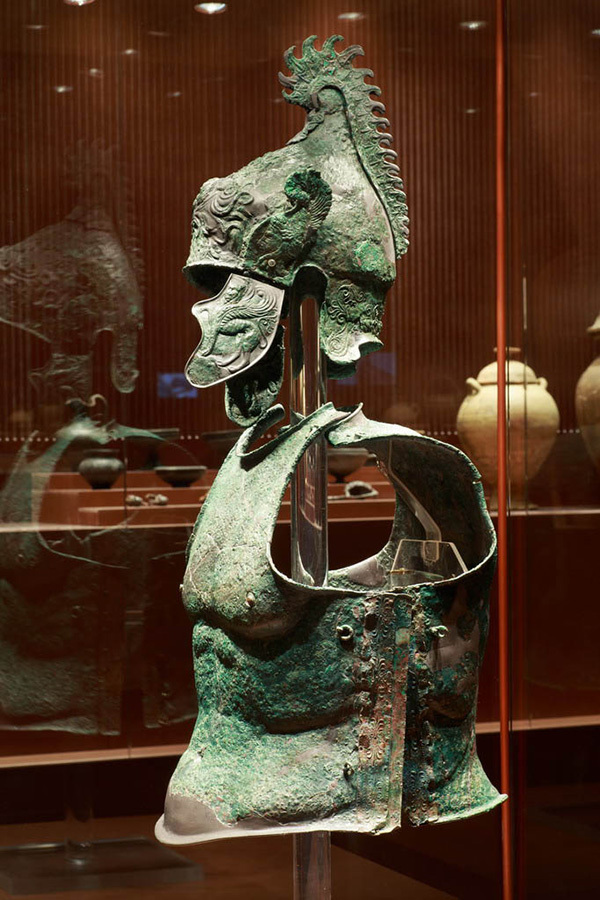 Bronze armor of an Etruscan warrior - Archeology, Etruscans, Helmet, Carapace, Bronze