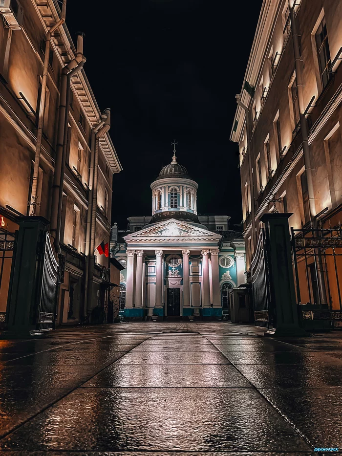 Armenian Apostolic Church of St. Catherine on Nevsky Prospekt - My, Saint Petersburg, Church, Nevsky Prospect, Night, Backlight, Town, The street, The photo, Mobile photography