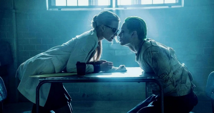 Почему девушек вечно тянет на всяких м*даков?