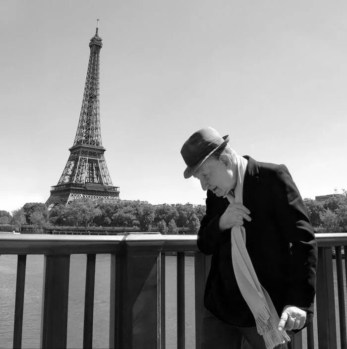 Bonjour, Madame! - Bonjour, monsieur! - Paris, Eiffel Tower, France, Bow, Black